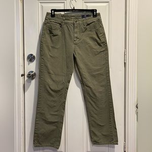 Vineyard Vines men’s pants Size: 34/32 Color: Green